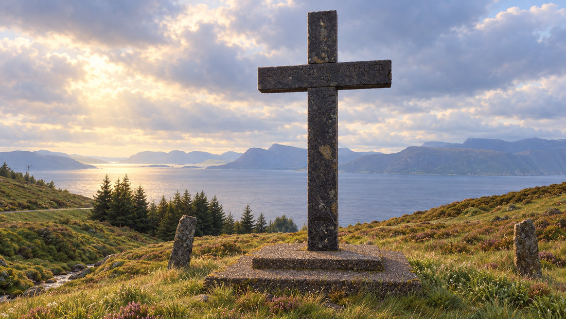 Det høye steinkorset på Dragseidet står mot utsynet over fjorden.