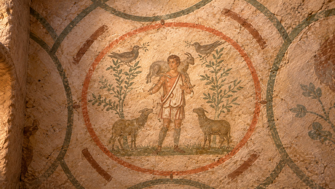 En illustrasjon inspirert av hyrdemotivet i Priscilla-katakombene i Roma.